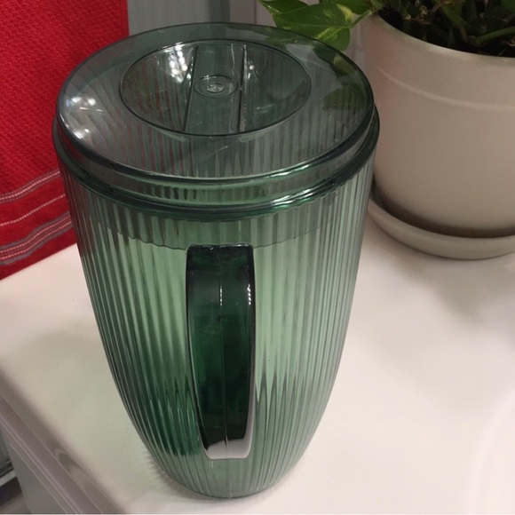 NEW ! “ 2 Set “ Ribbed Pitcher 2.5 Liter - Picture 3 of 10